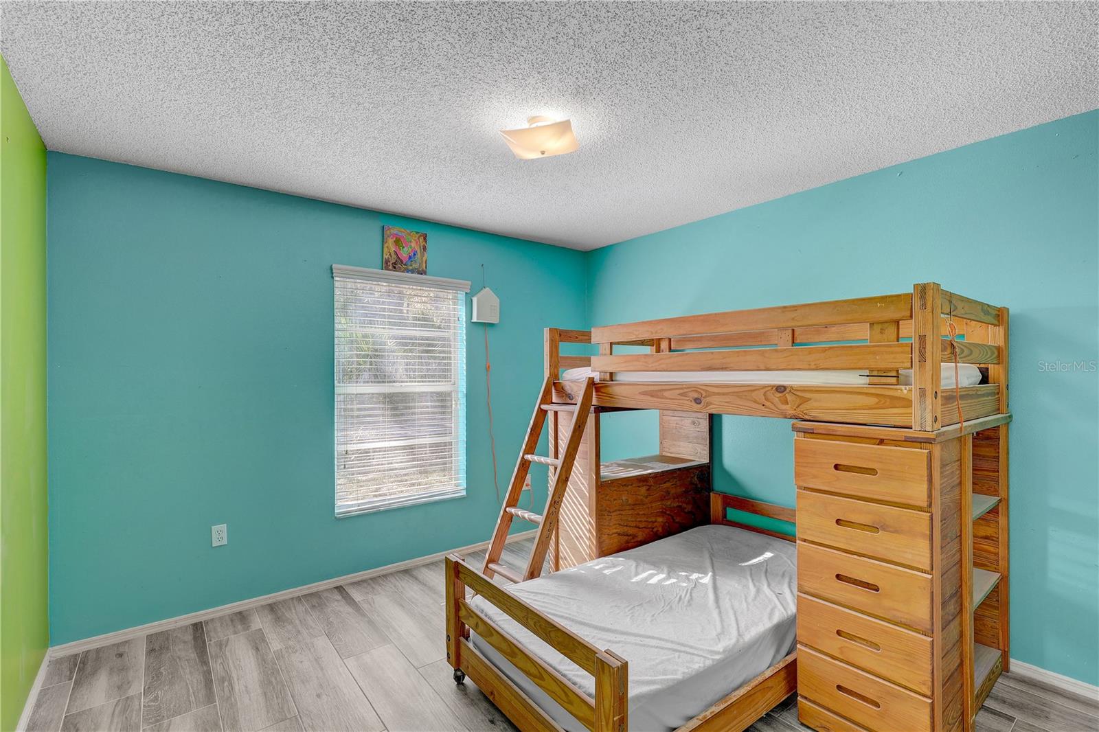 Listing photo id 21 for 8849 Richmond Street