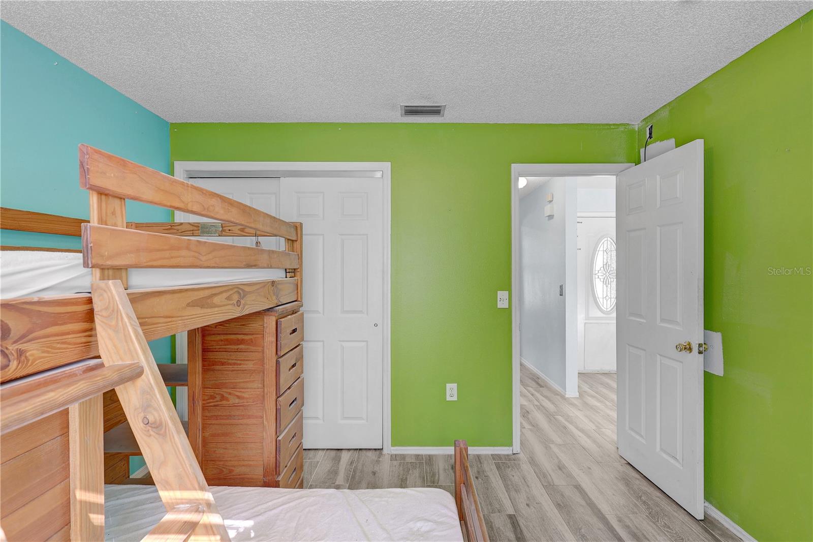 Listing photo id 22 for 8849 Richmond Street