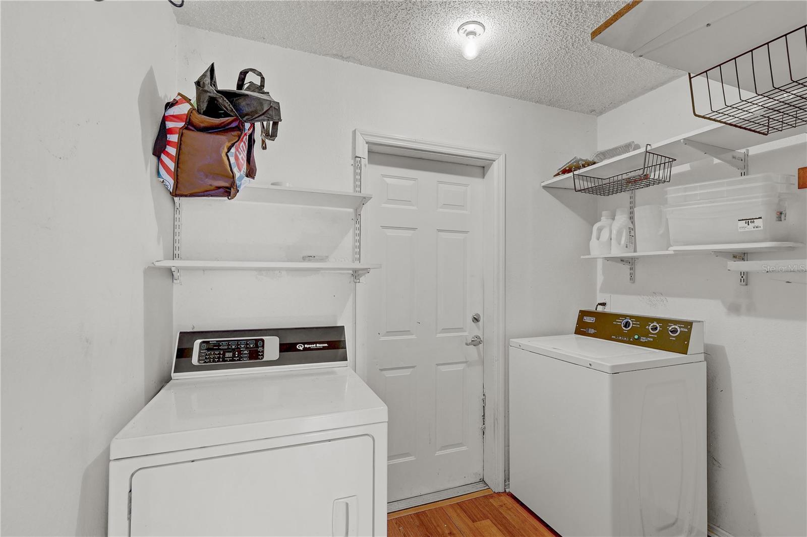 Listing photo id 24 for 8849 Richmond Street