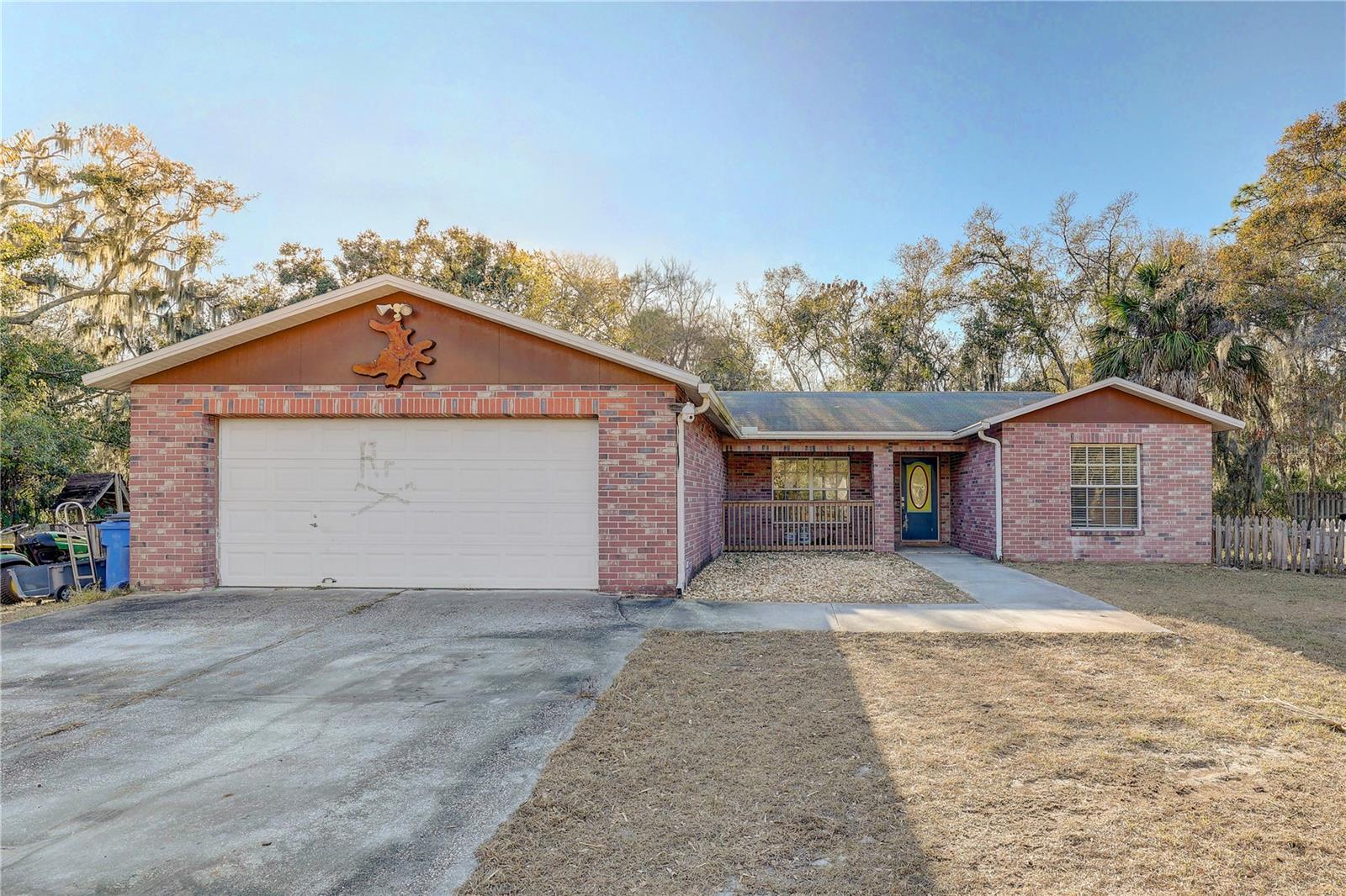 Listing photo id 25 for 8849 Richmond Street