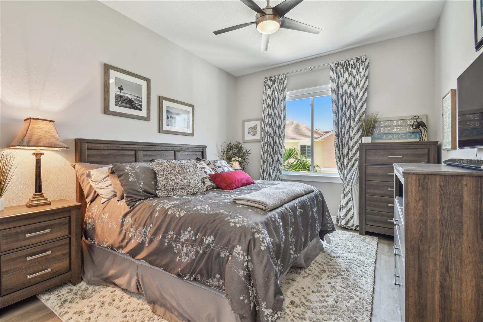 Image 36 of 51 For 17 Franklin Court S C