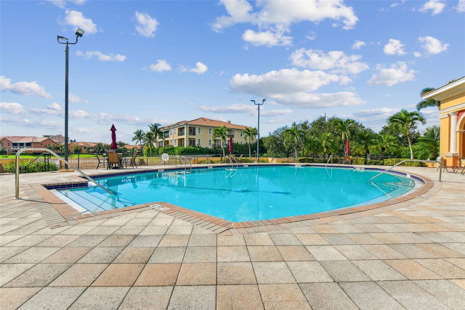 Listing photo id 46 for 21 Crescent Place S