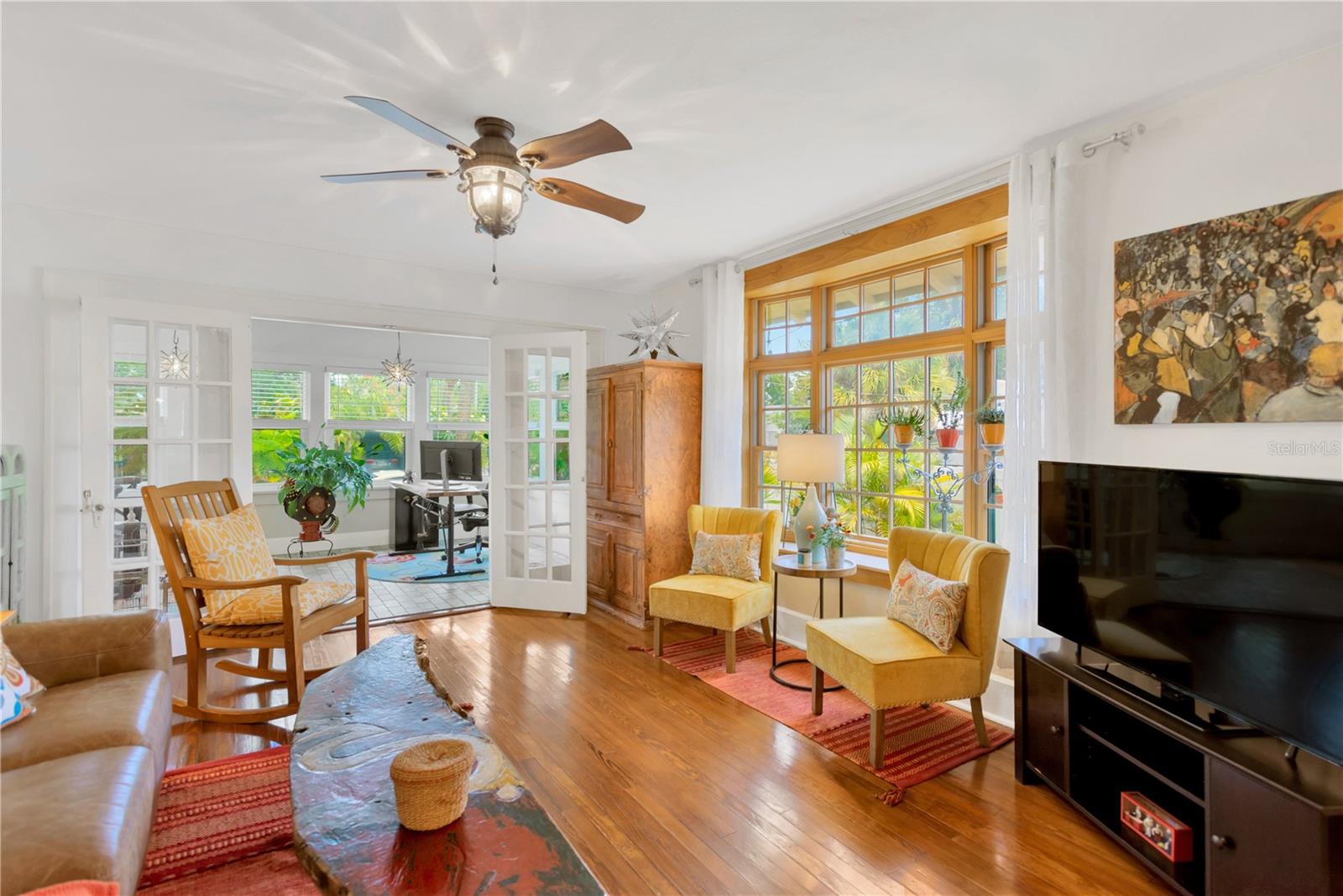 Listing photo id 8 for 918 24th Avenue N