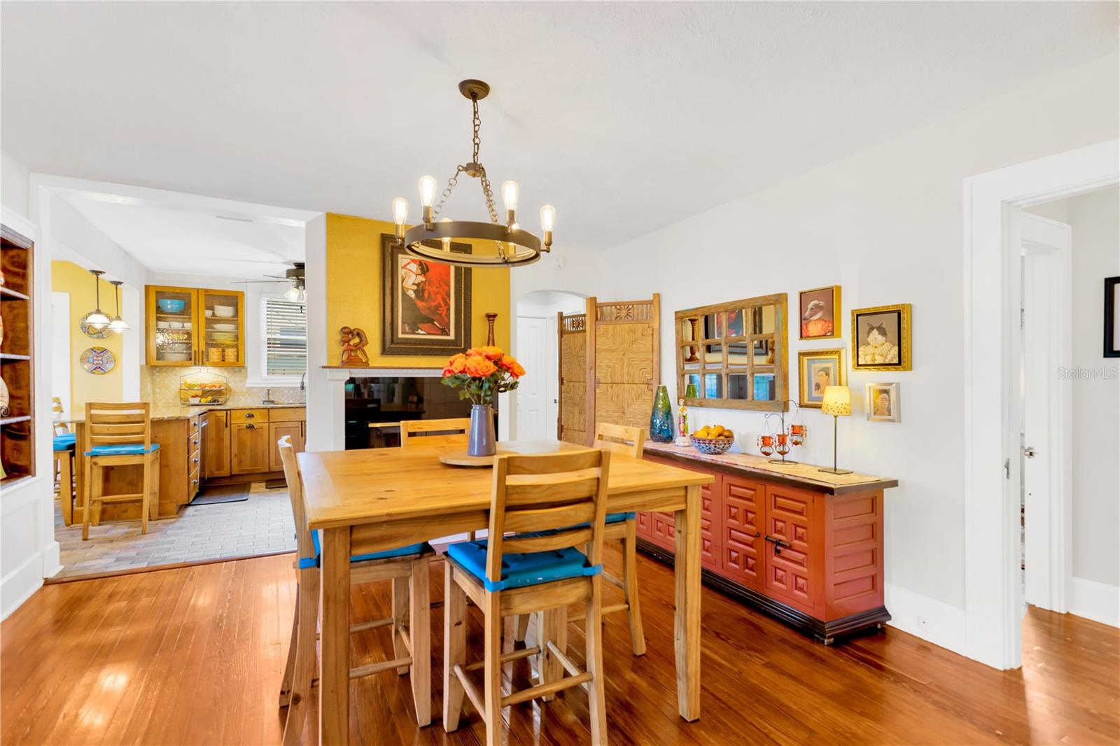 Listing photo id 9 for 918 24th Avenue N