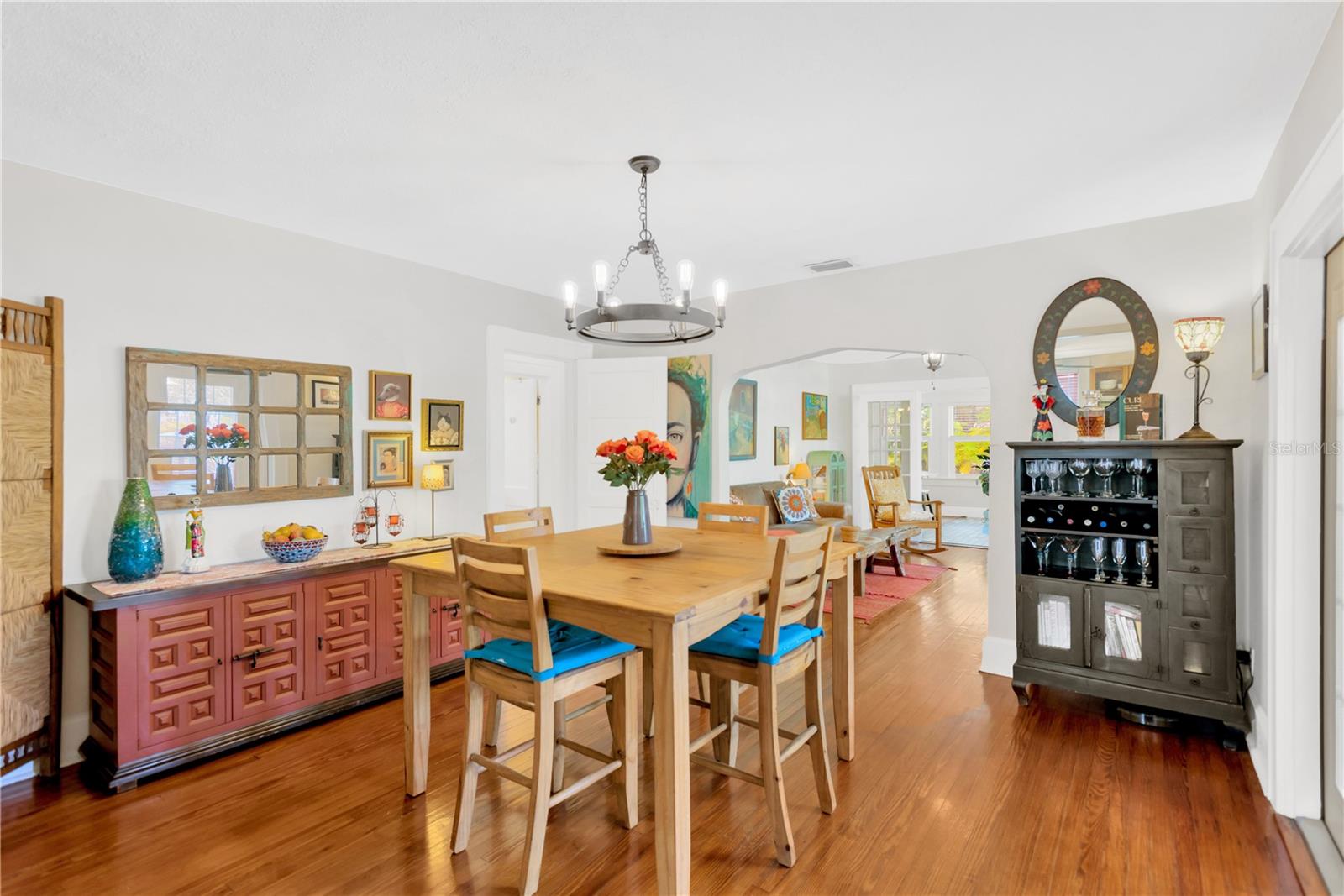 Listing photo id 10 for 918 24th Avenue N