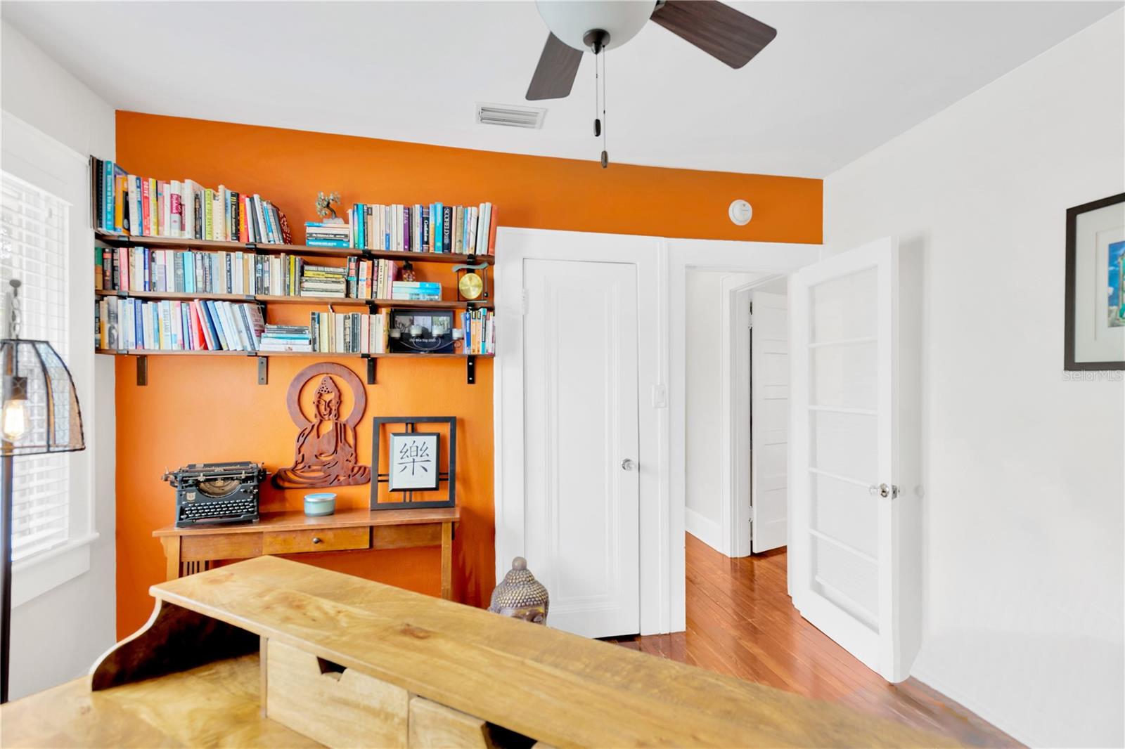 Listing photo id 16 for 918 24th Avenue N