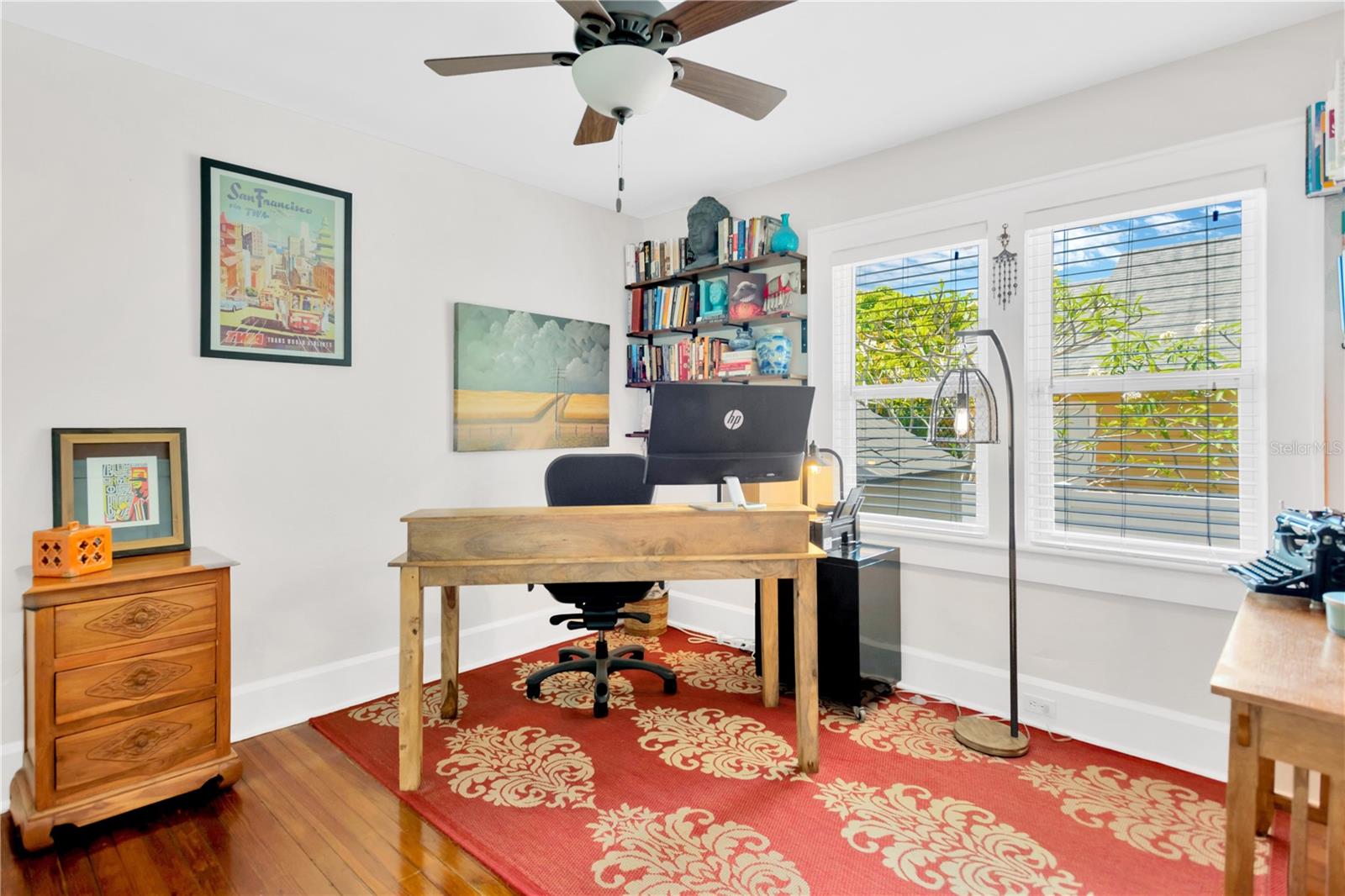 Listing photo id 17 for 918 24th Avenue N