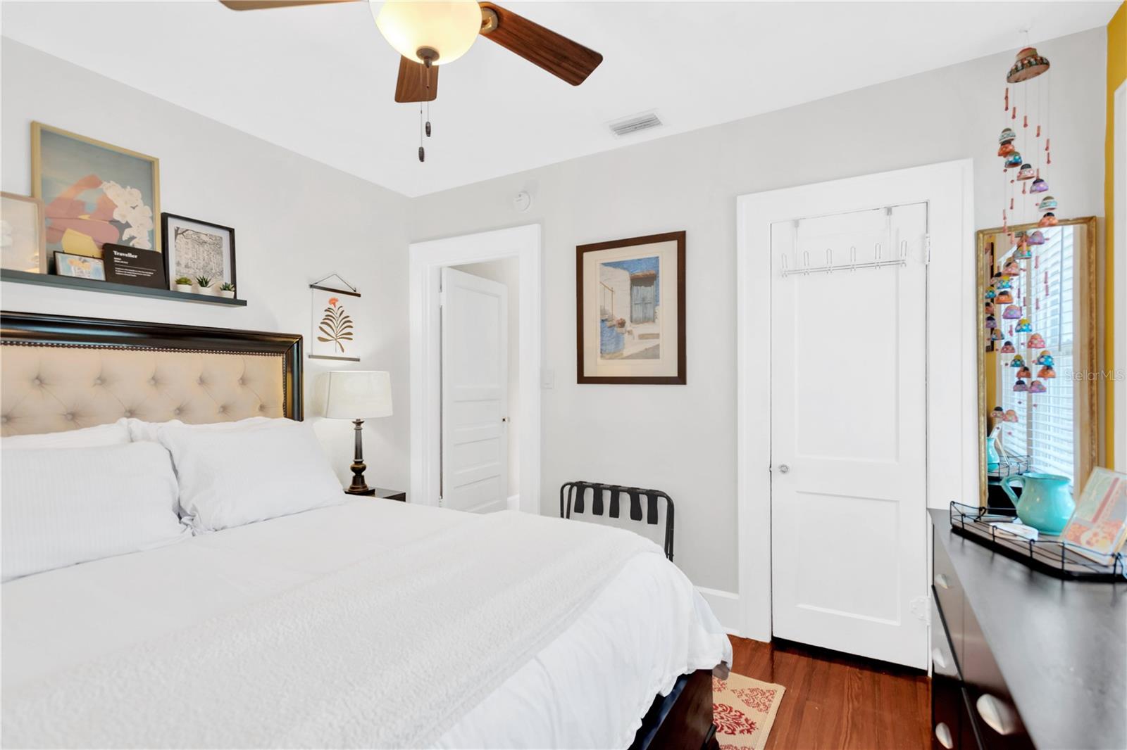 Listing photo id 20 for 918 24th Avenue N