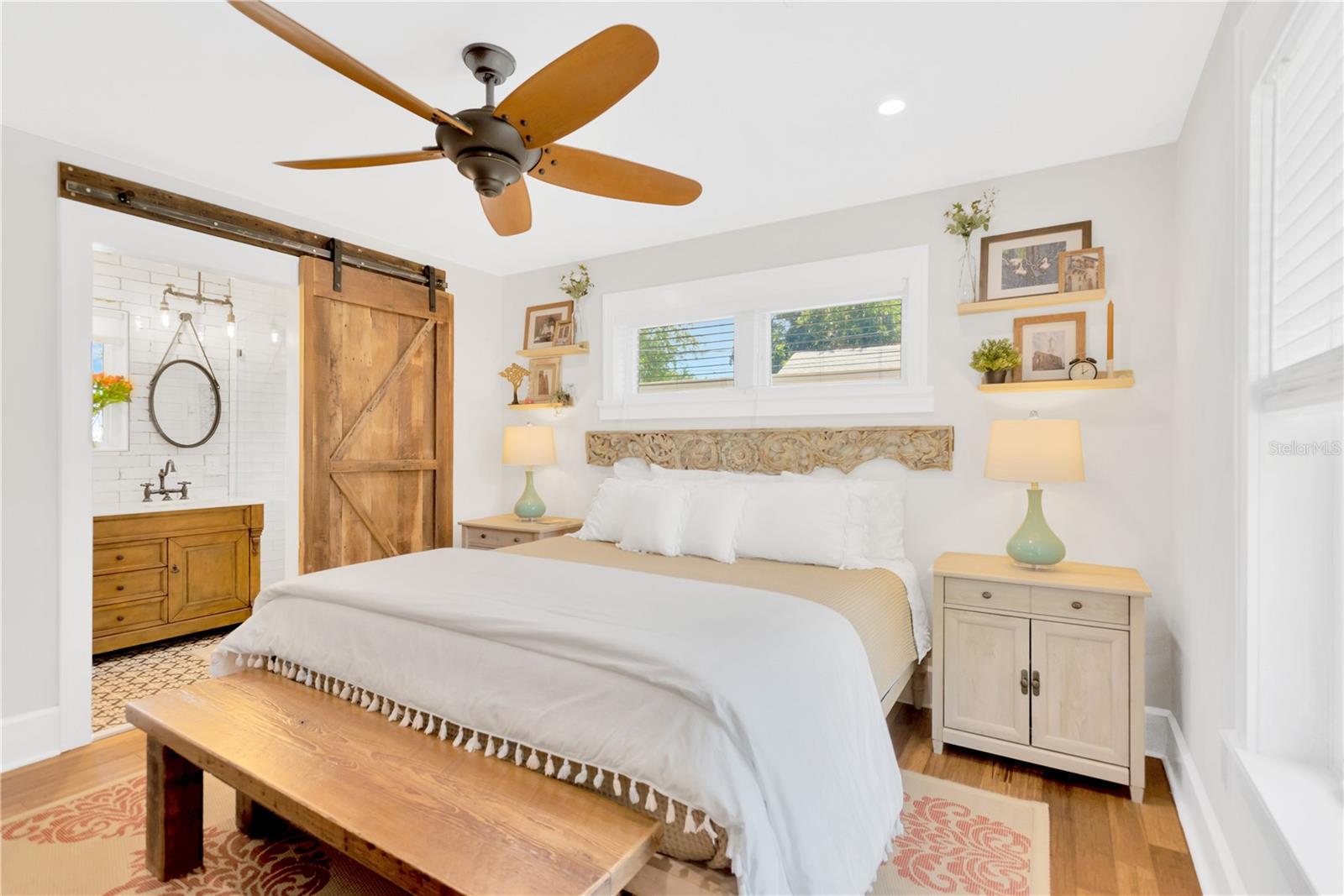 Listing photo id 23 for 918 24th Avenue N