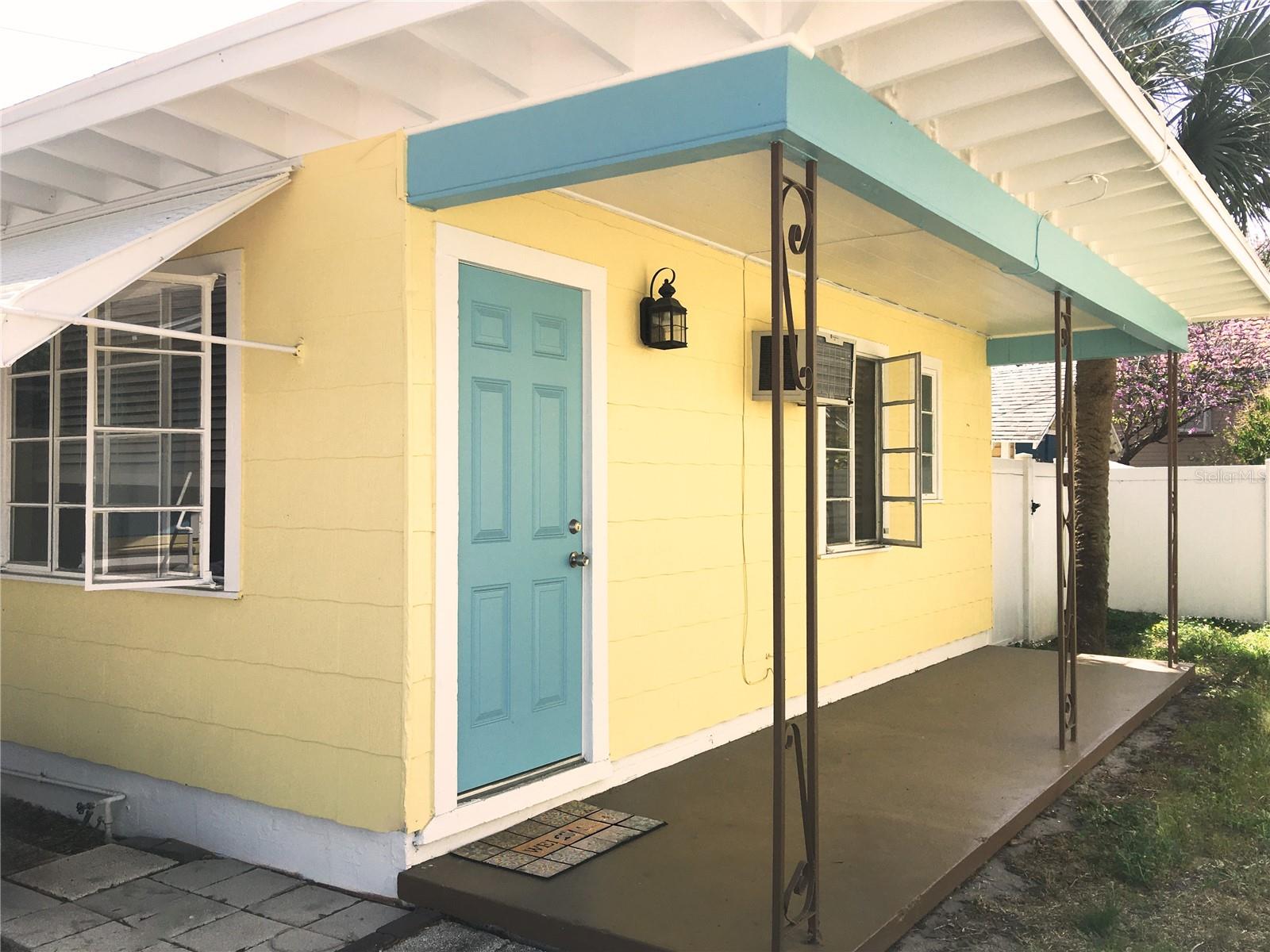 Listing photo id 27 for 918 24th Avenue N