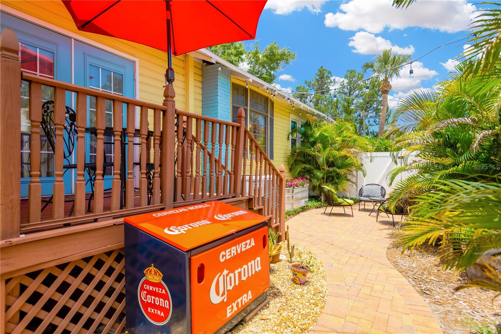 Listing photo id 3 for 918 24th Avenue N