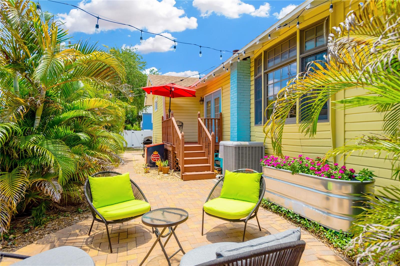 Listing photo id 4 for 918 24th Avenue N