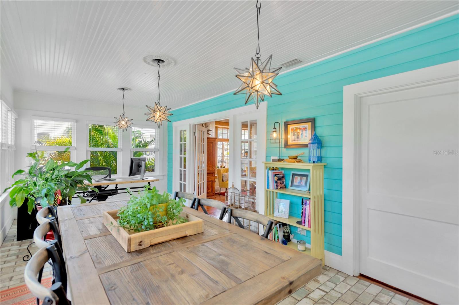 Listing photo id 5 for 918 24th Avenue N