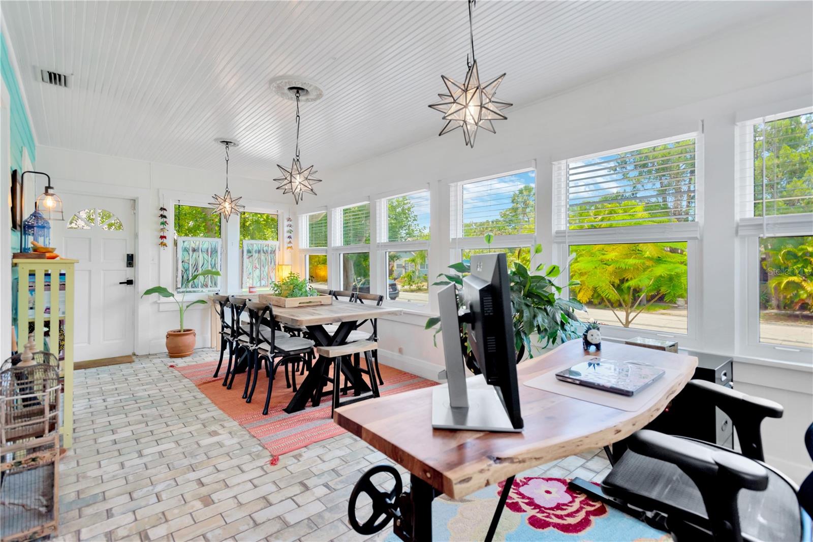 Listing photo id 6 for 918 24th Avenue N