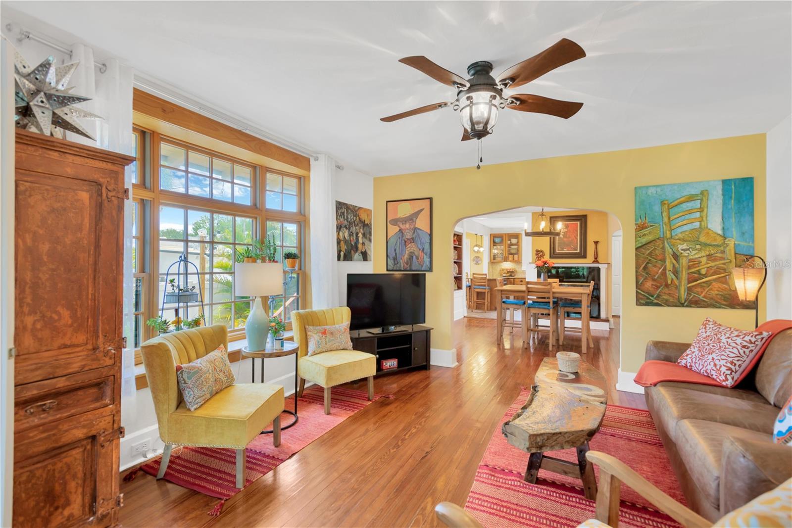 Listing photo id 7 for 918 24th Avenue N