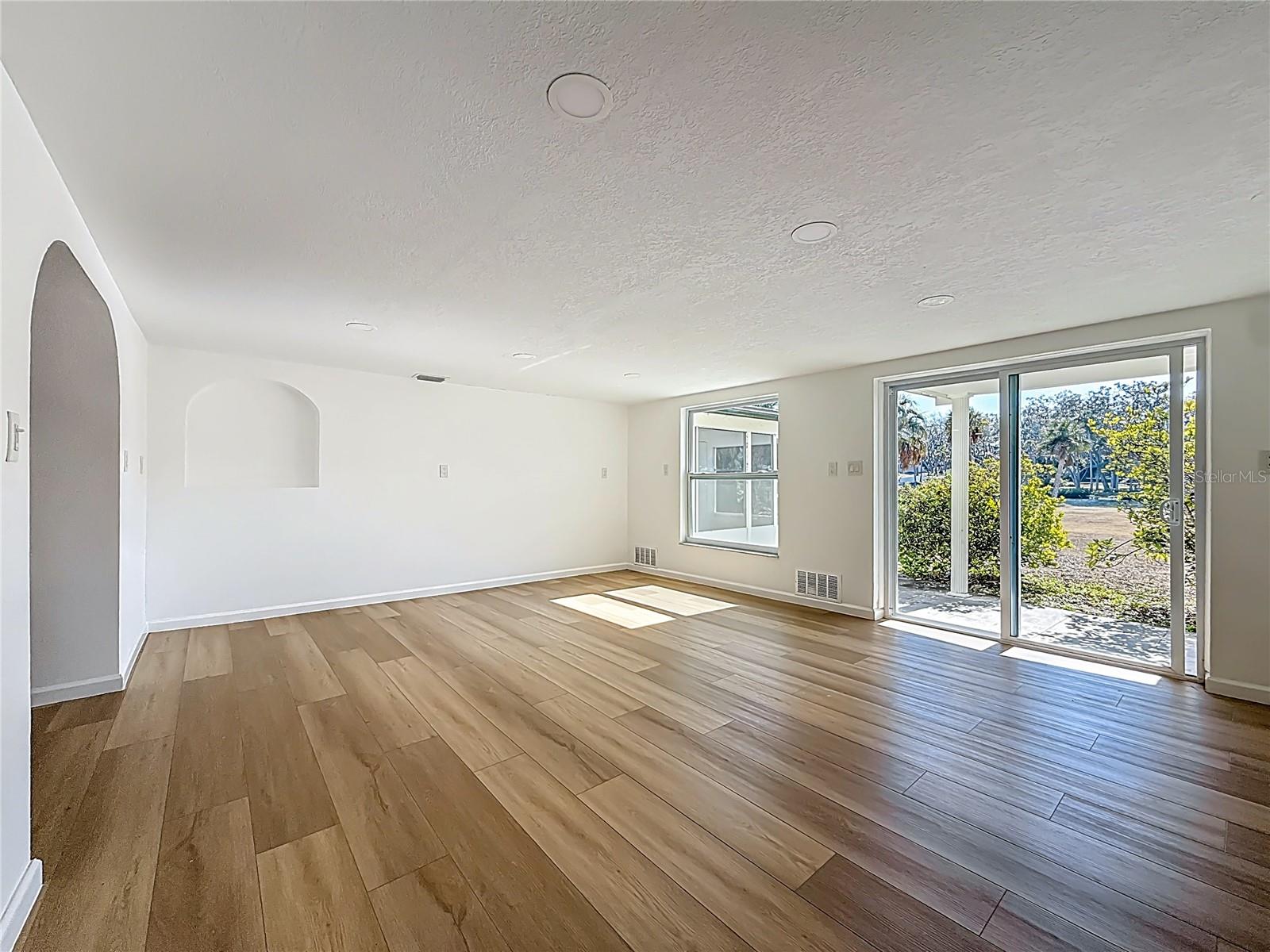 Image 32 of 47 For 6108 Oak Ridge Avenue