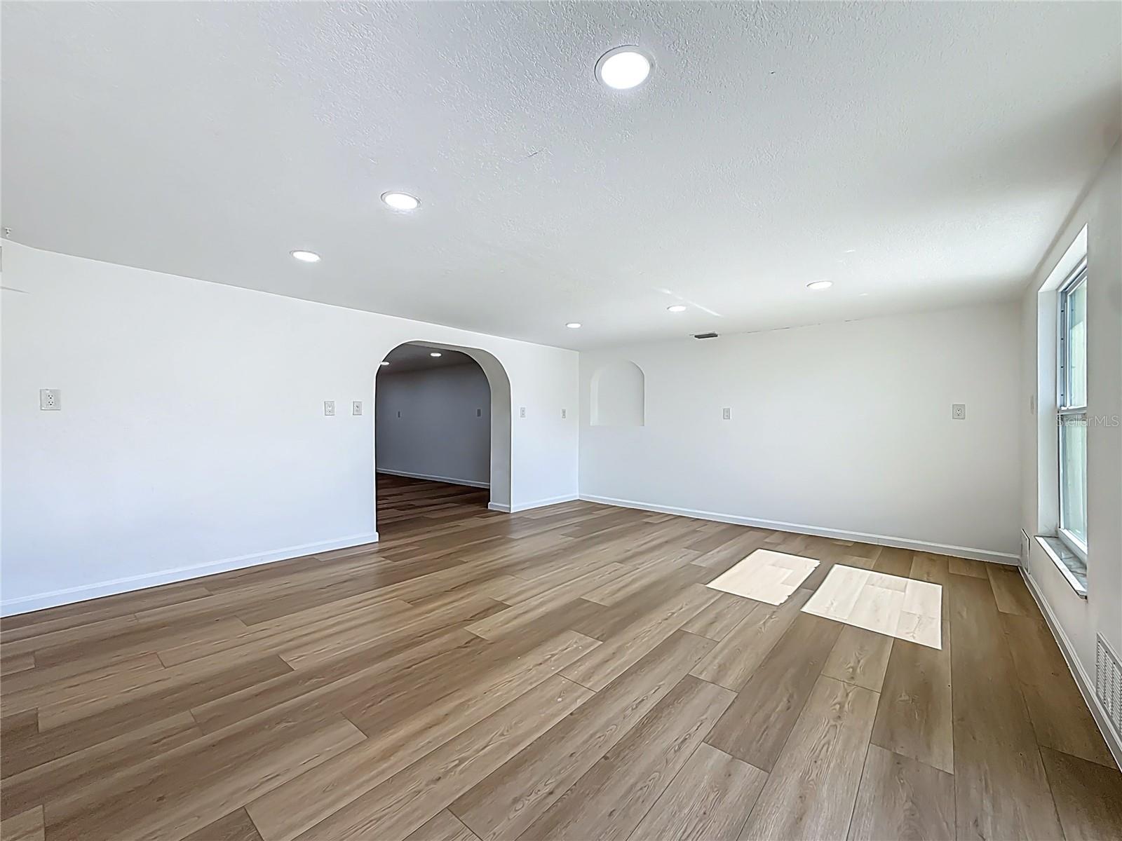 Image 33 of 47 For 6108 Oak Ridge Avenue