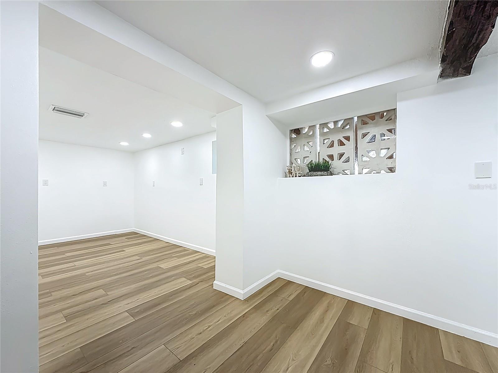 Image 36 of 47 For 6108 Oak Ridge Avenue