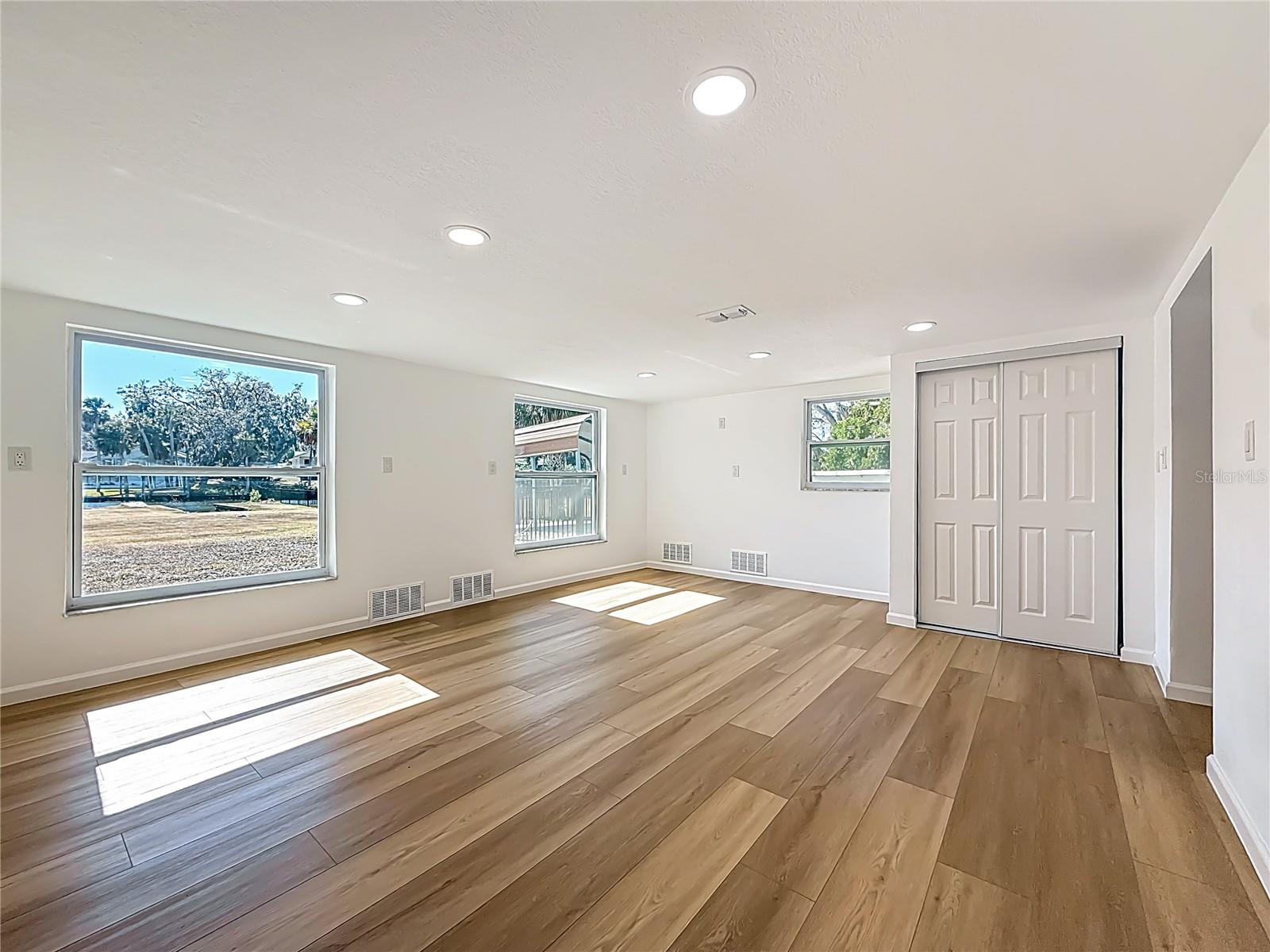 Image 40 of 47 For 6108 Oak Ridge Avenue