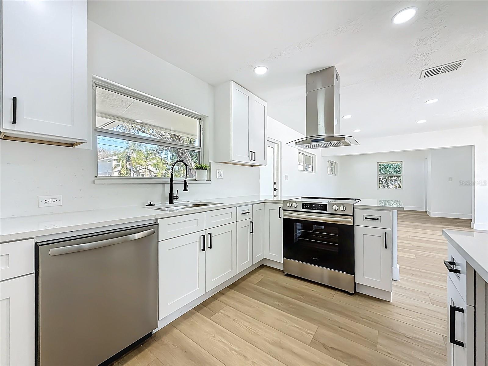 Image 8 of 47 For 6108 Oak Ridge Avenue