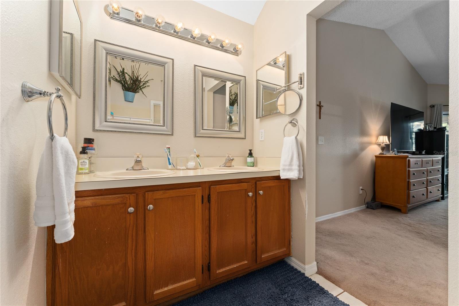 Image 21 of 31 For 4048 Waterview Loop