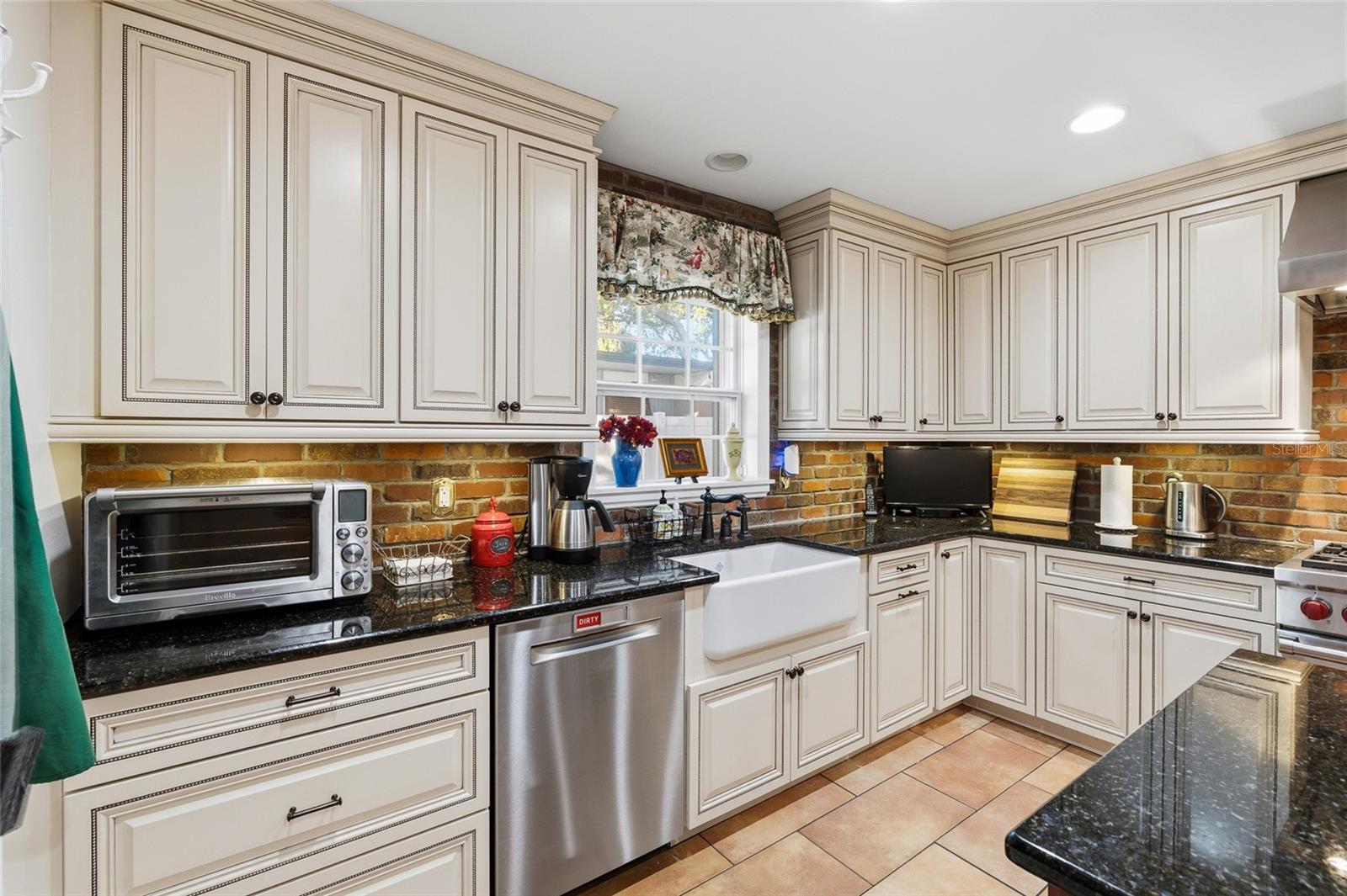 Image 14 of 58 For 1904 Hesperides Street