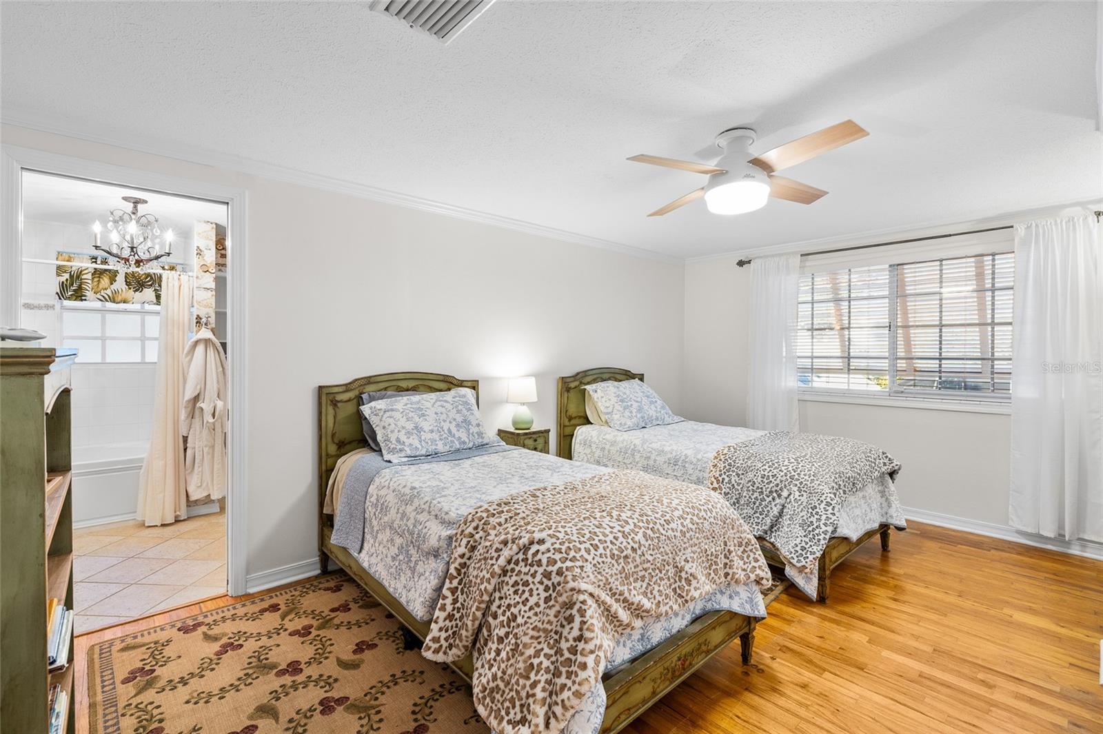 Image 38 of 58 For 1904 Hesperides Street