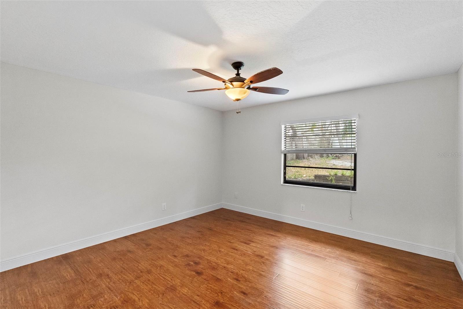 Image 14 of 54 For 723 Pent Street