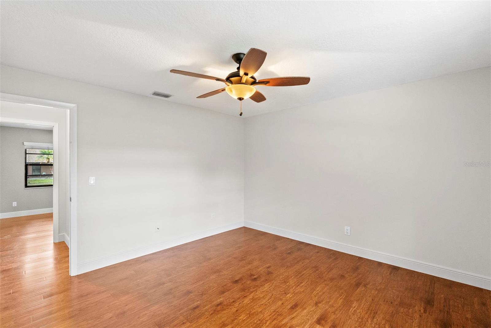 Image 16 of 54 For 723 Pent Street