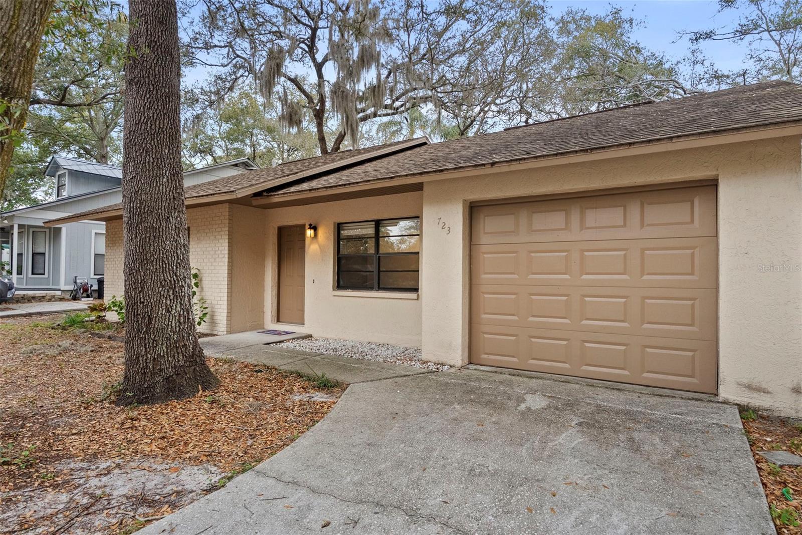 Image 28 of 54 For 723 Pent Street