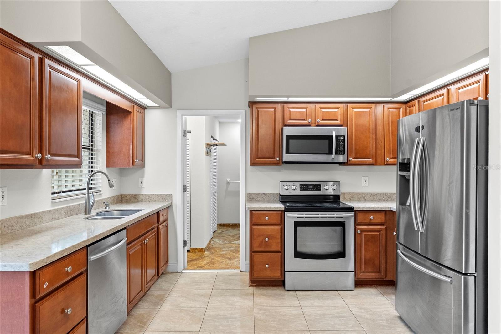 Image 3 of 54 For 723 Pent Street