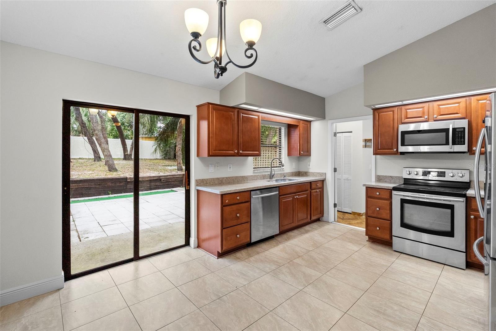 Image 4 of 54 For 723 Pent Street