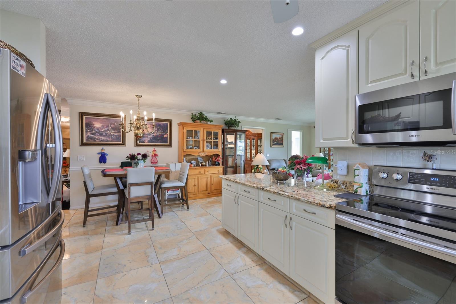 Listing photo id 15 for 2106 View Drive