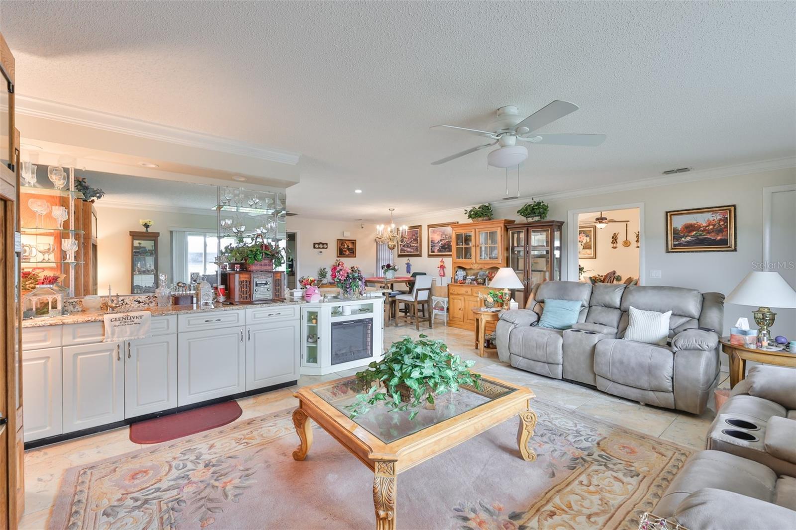 Listing photo id 18 for 2106 View Drive