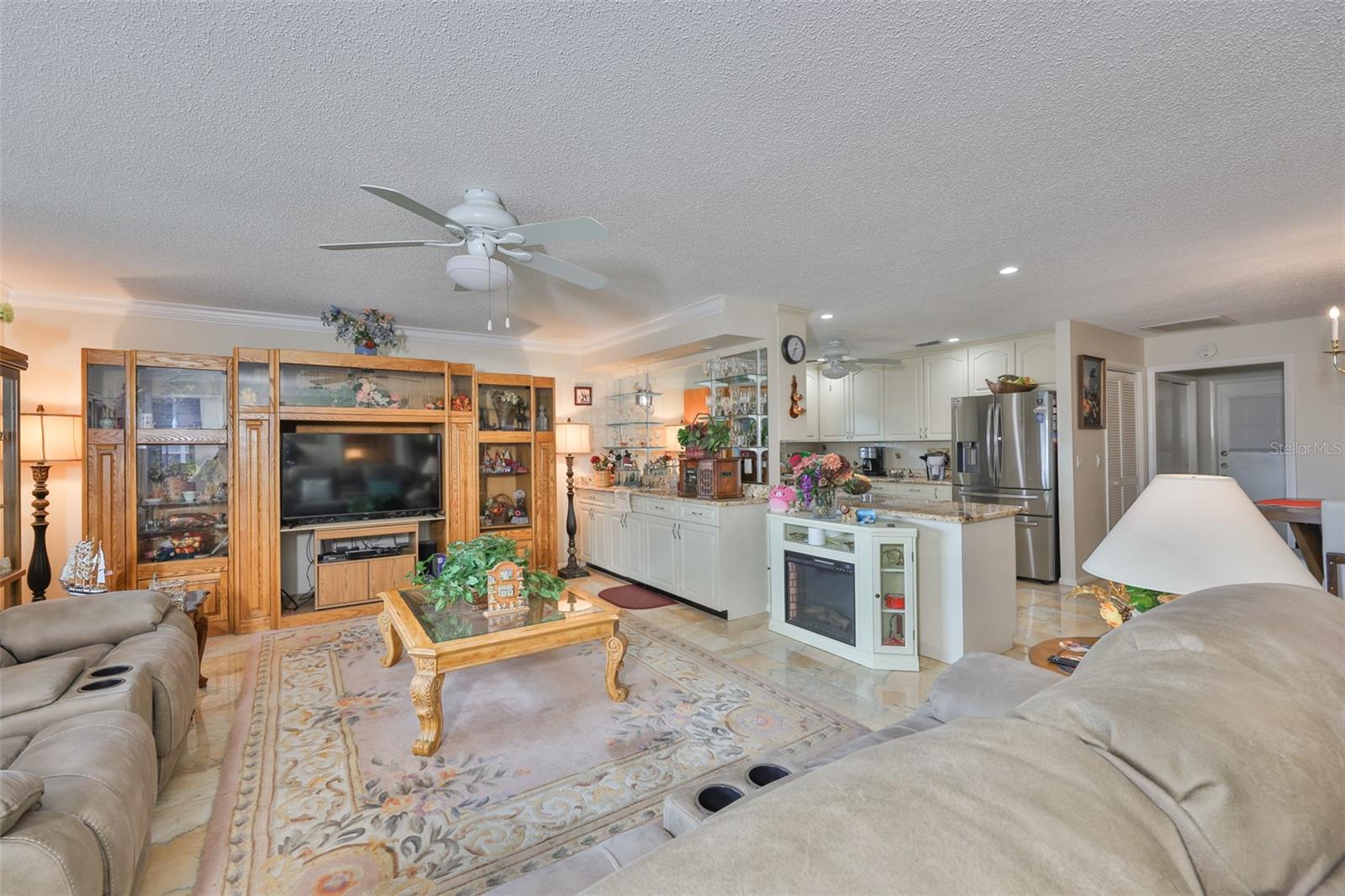 Listing photo id 19 for 2106 View Drive