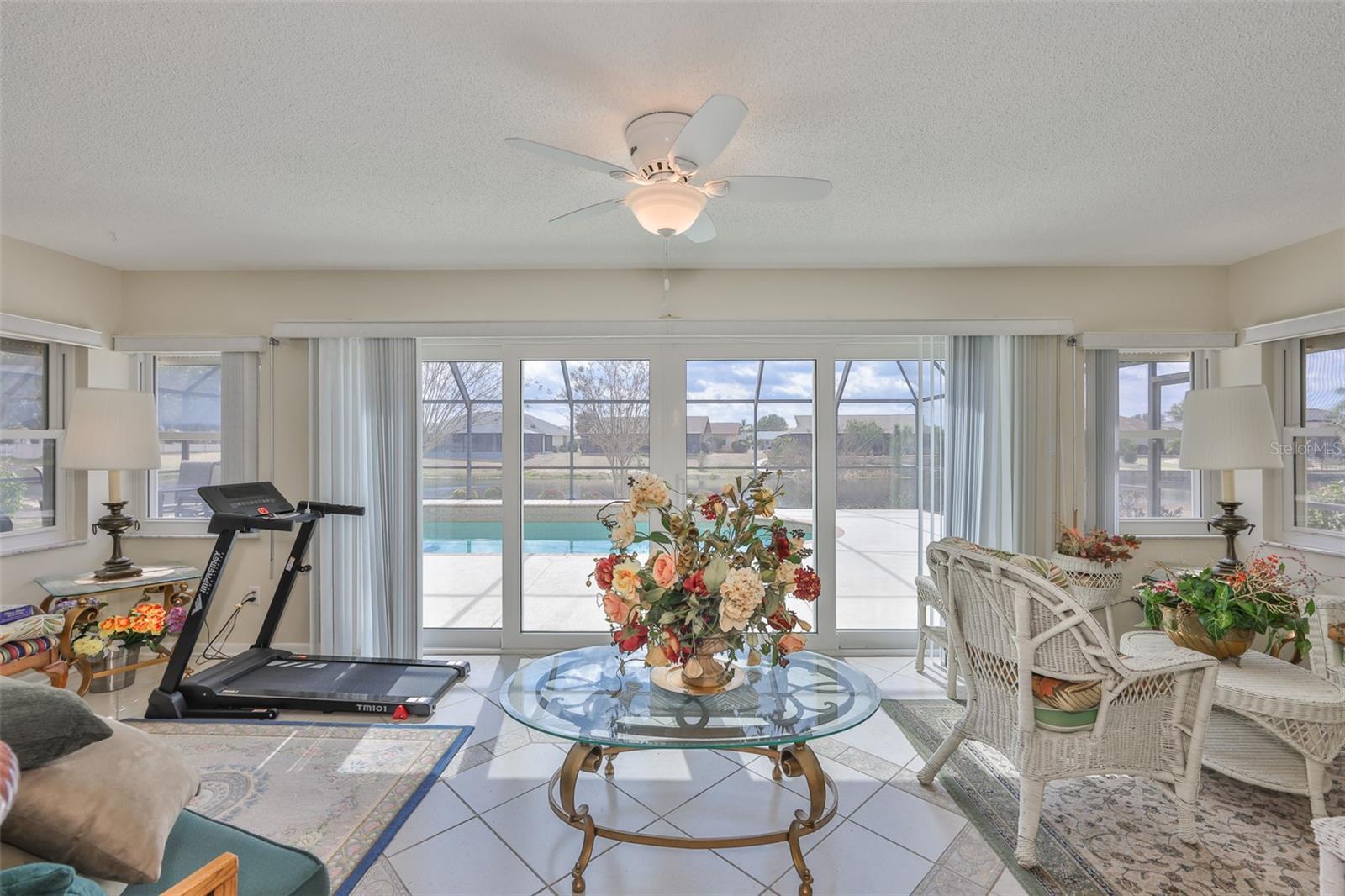 Listing photo id 21 for 2106 View Drive