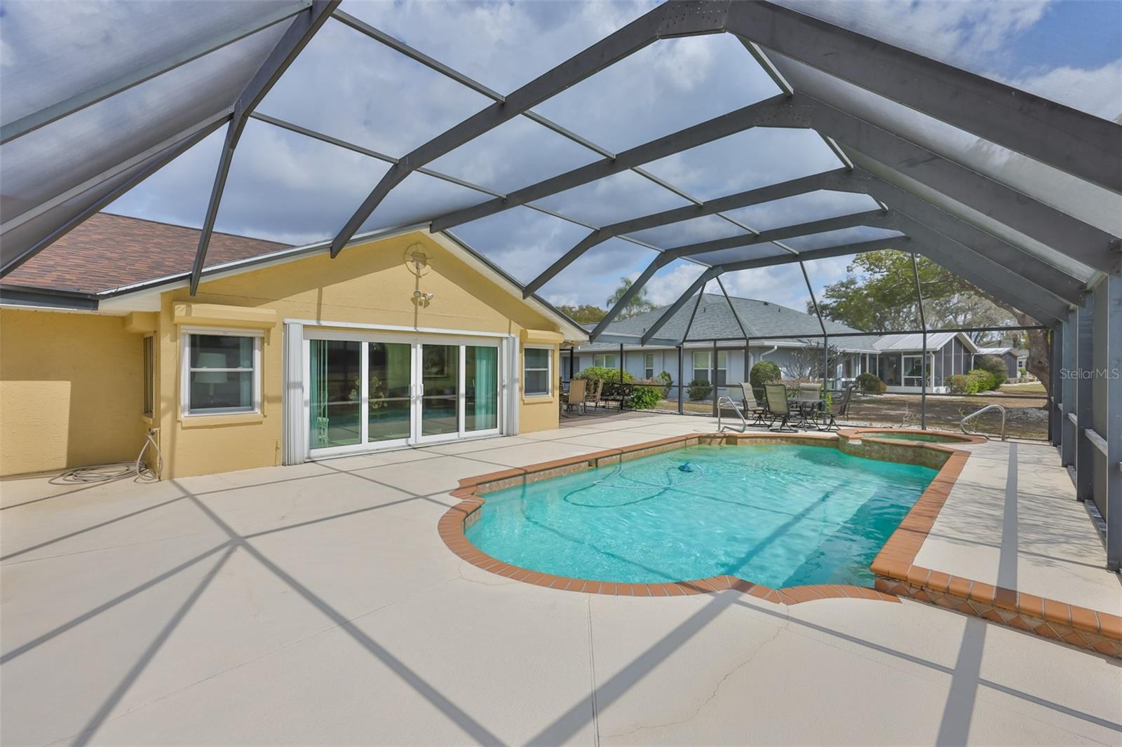 Listing photo id 41 for 2106 View Drive