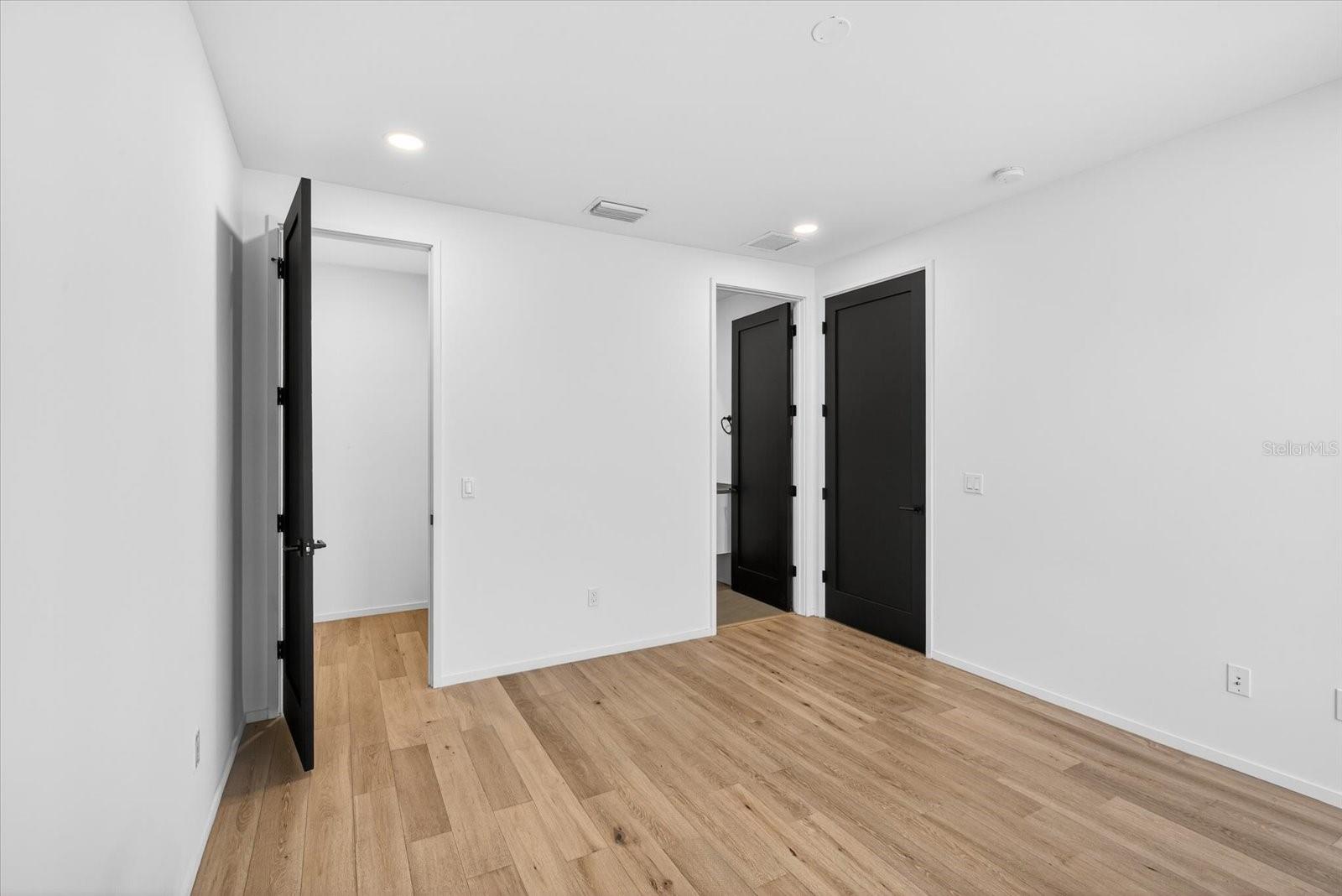 Image 10 of 64 For 94 Davis Boulevard