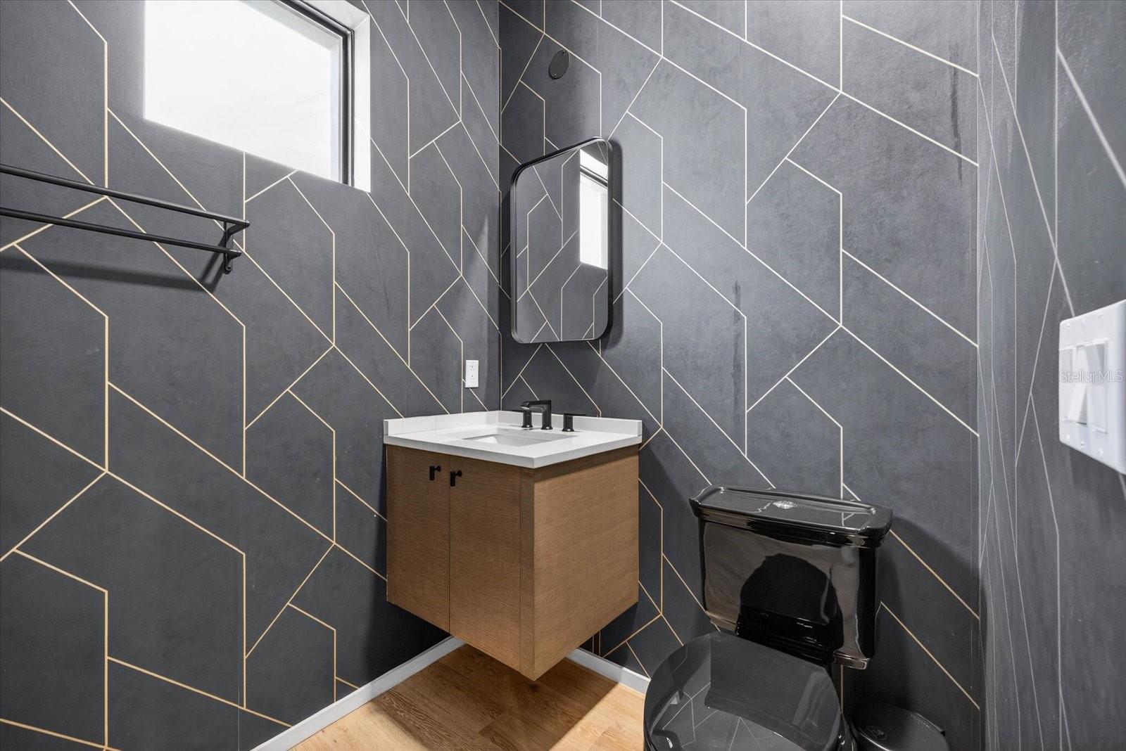 Image 18 of 64 For 94 Davis Boulevard