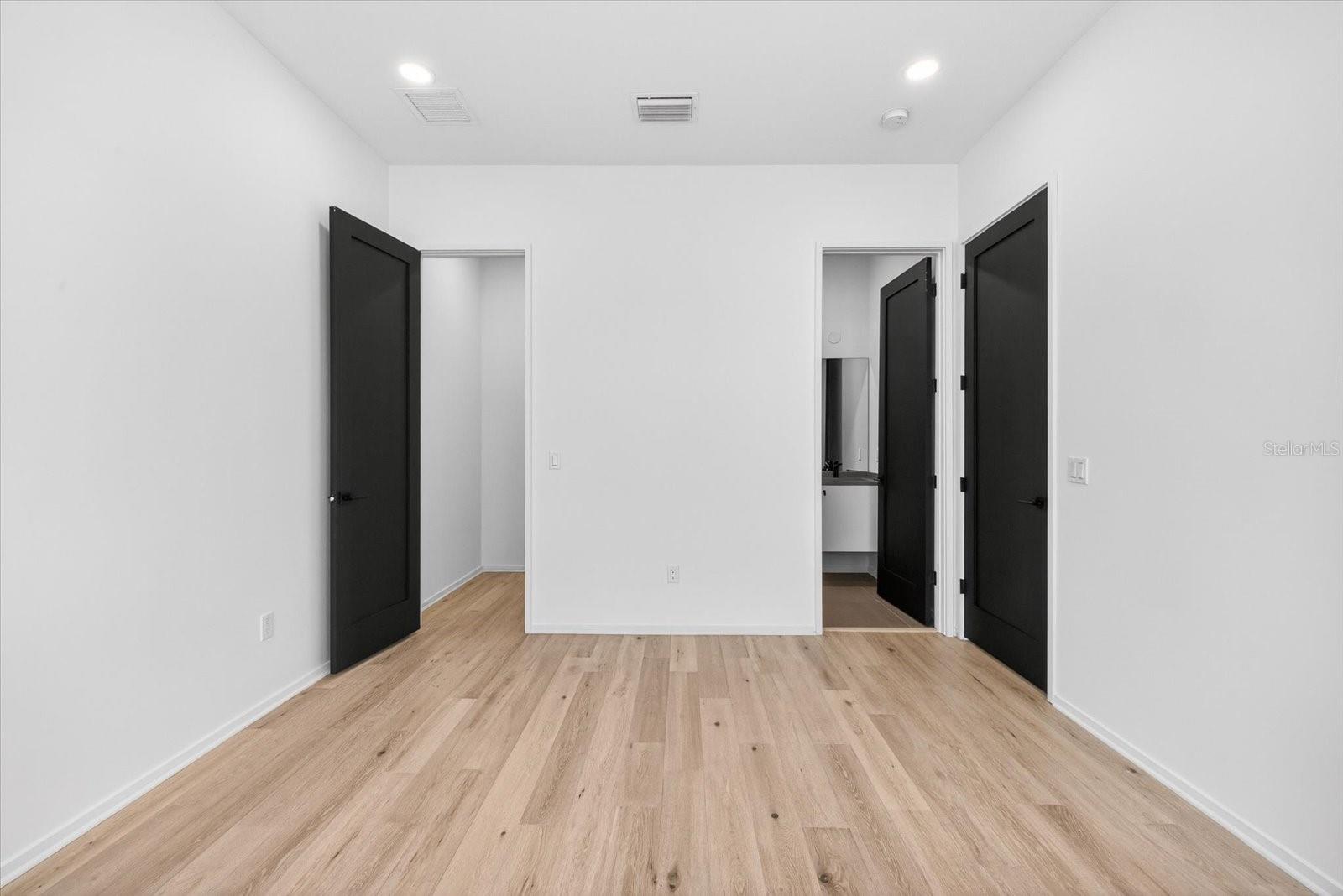 Image 22 of 64 For 94 Davis Boulevard