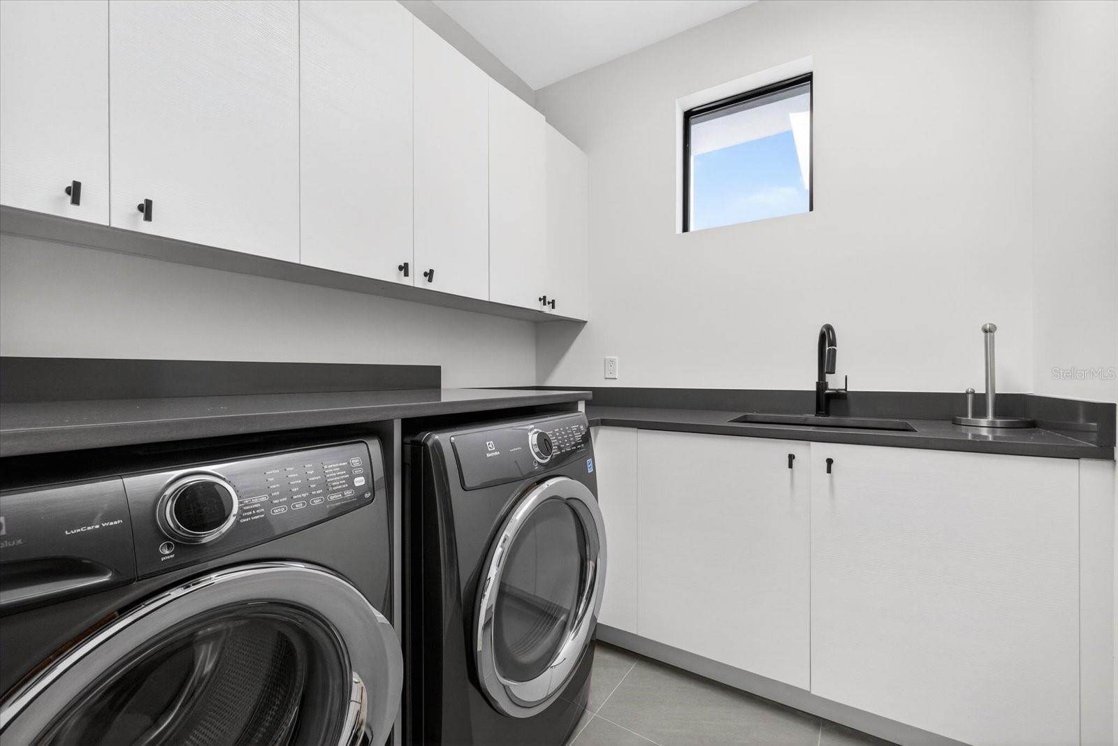 Image 36 of 64 For 94 Davis Boulevard