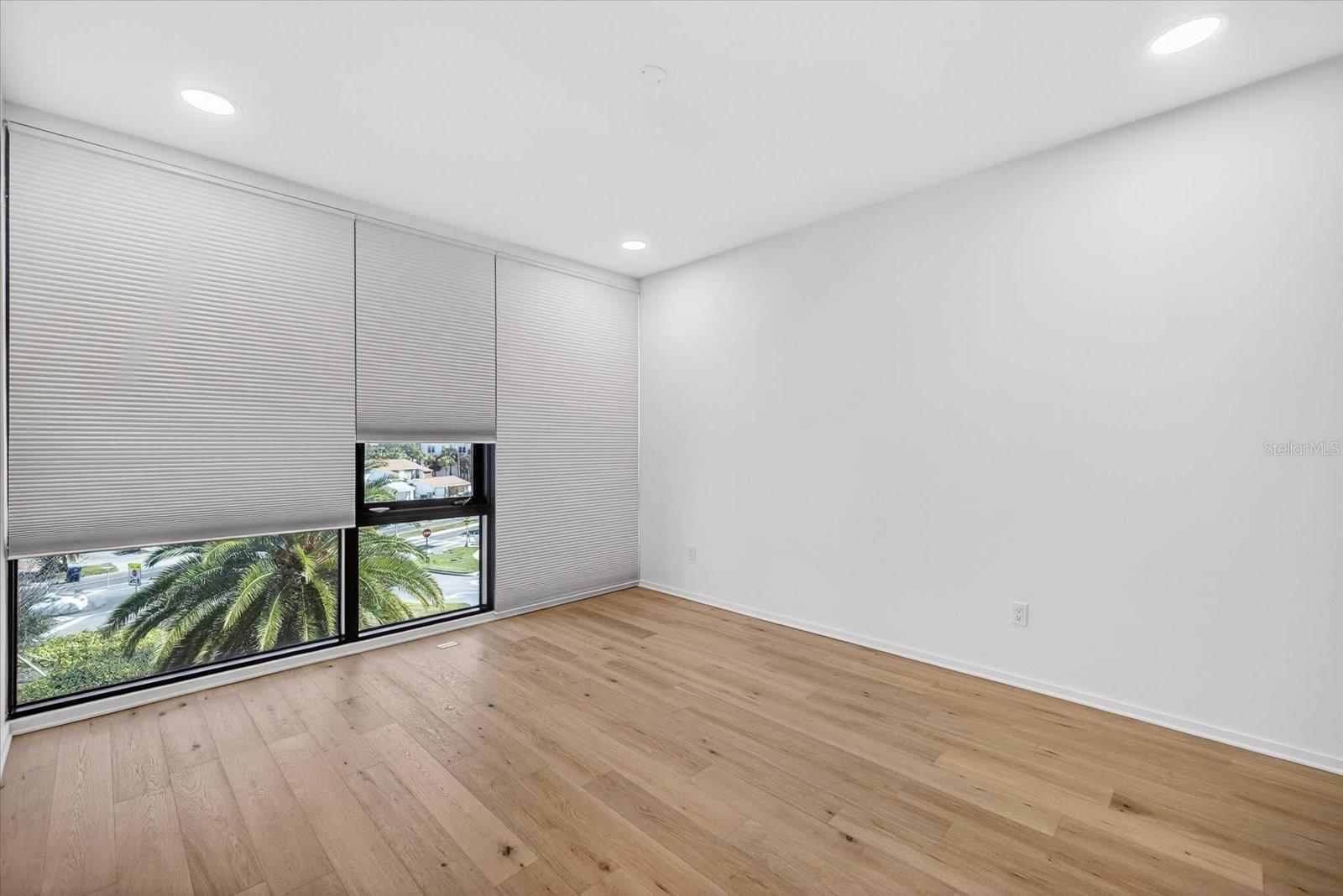 Image 37 of 64 For 94 Davis Boulevard