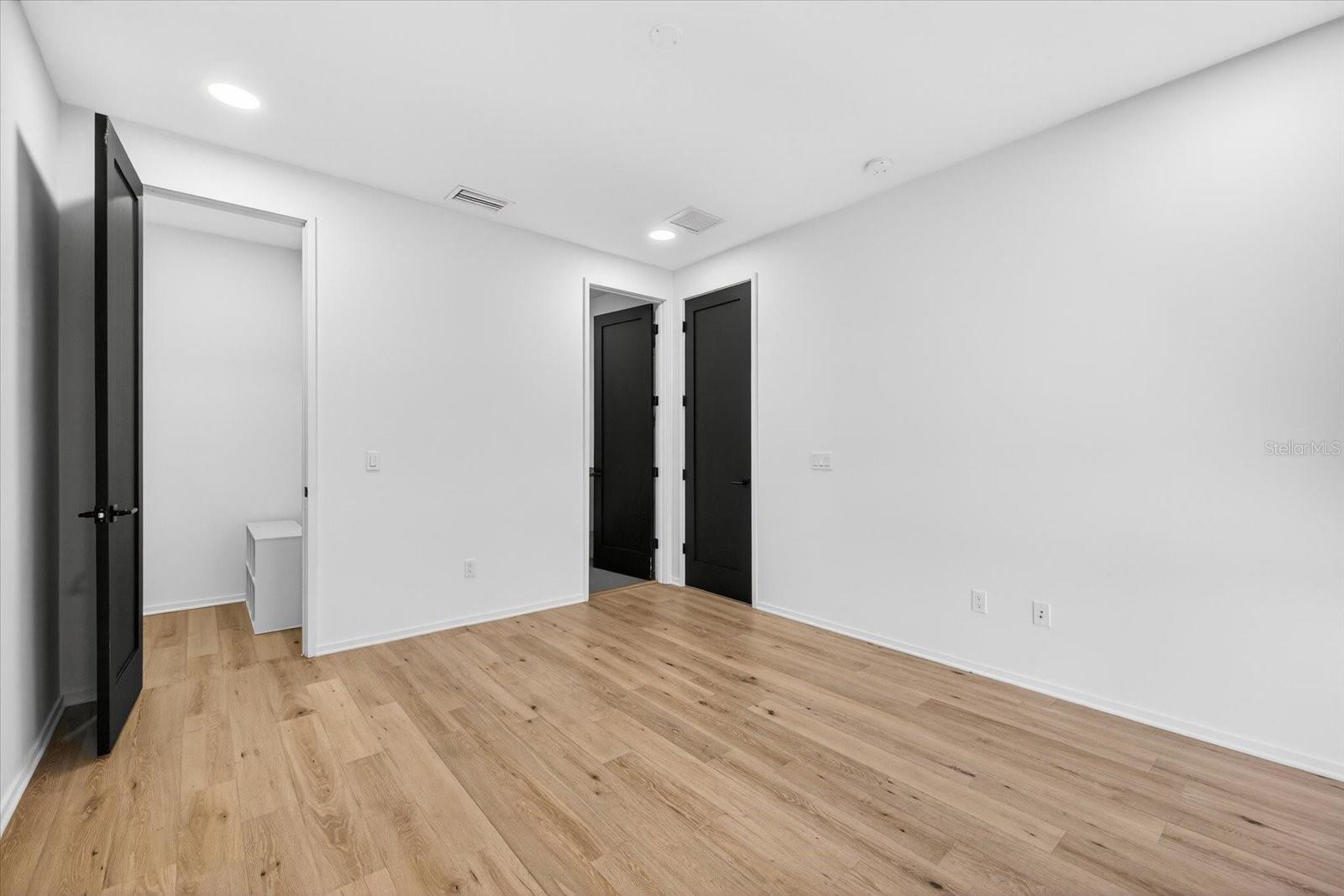 Image 38 of 64 For 94 Davis Boulevard