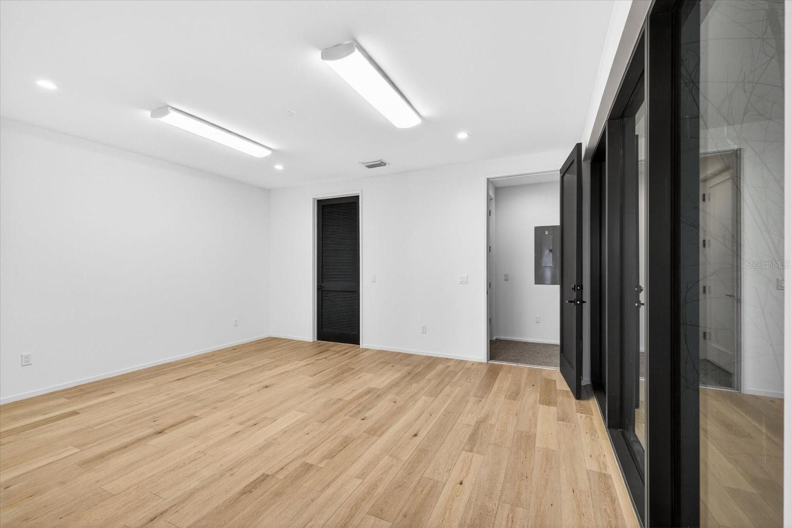 Image 7 of 64 For 94 Davis Boulevard