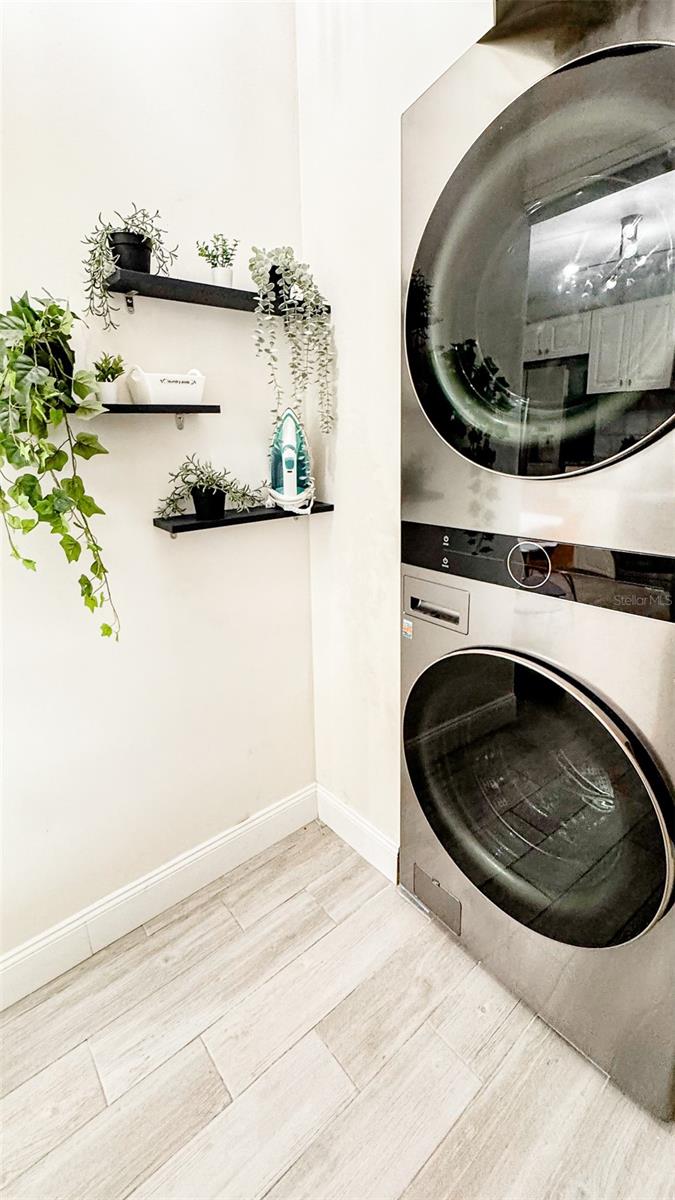 Image 16 of 55 For 609 Louisiana Avenue