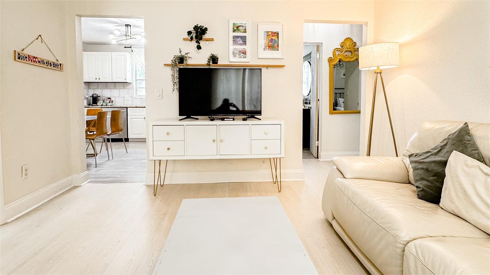 Image 8 of 55 For 609 Louisiana Avenue