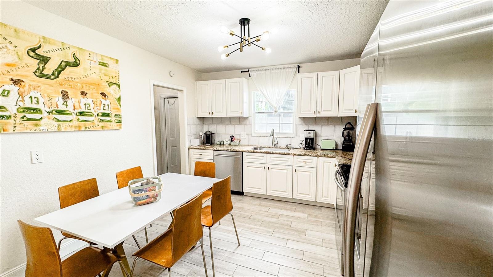 Image 9 of 55 For 609 Louisiana Avenue