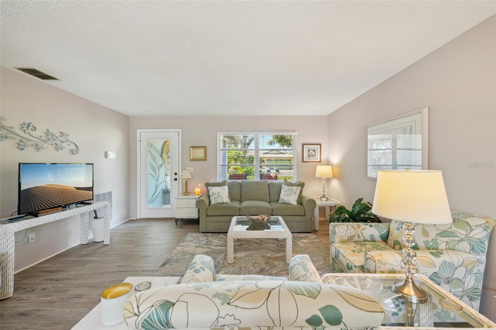 Image 6 of 38 For 2149 Malcolm Drive