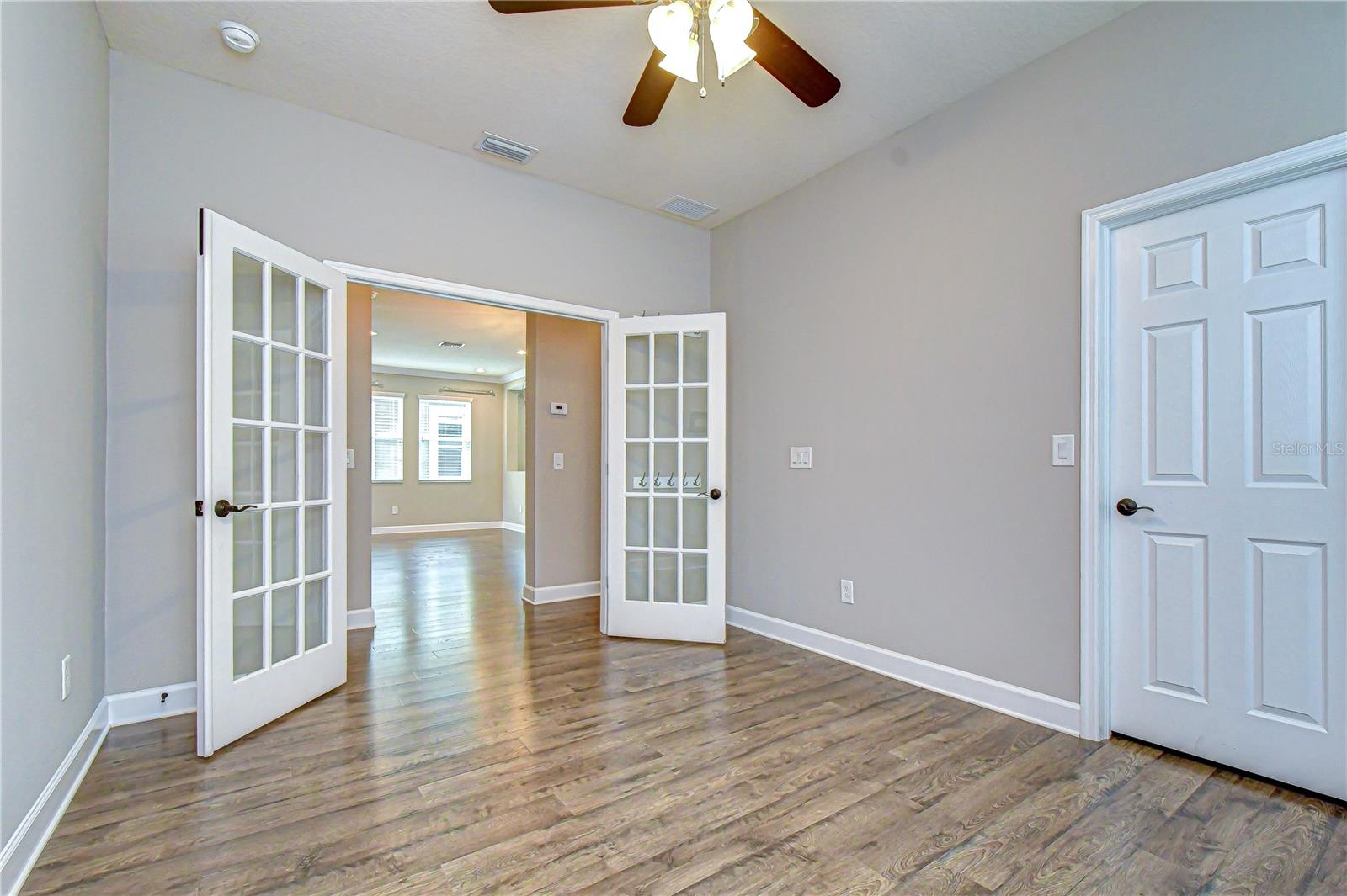 Image 16 of 45 For 10455 Flagstaff Falls Avenue