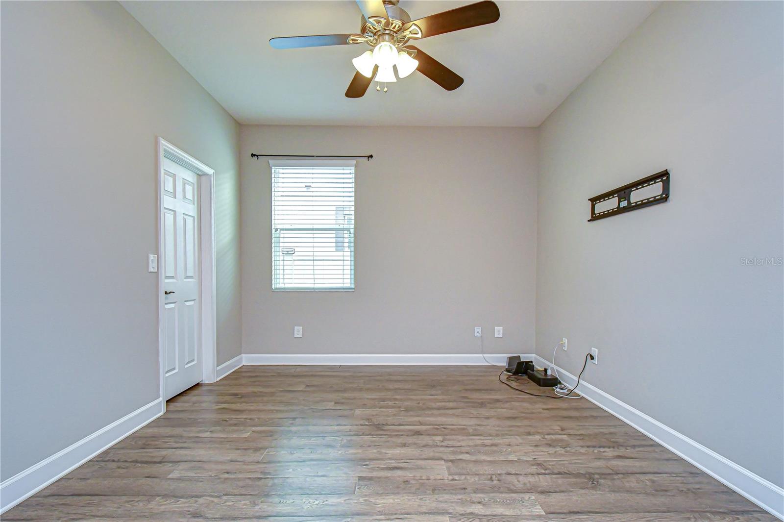 Image 17 of 45 For 10455 Flagstaff Falls Avenue